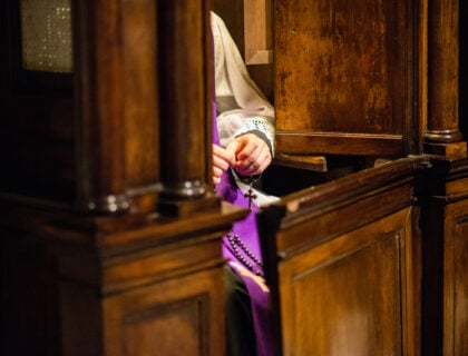 Secret de la confession: la France renonce à le lever