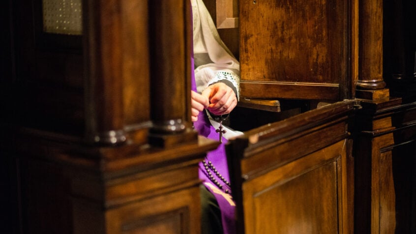 Secret de la confession: la France renonce à le lever