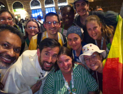 Jour 4 du Jubilé des Jeunes : une énergie solaire, la soif spirituelle des jeunes et… une visite ministérielle !