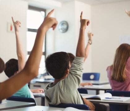 Le cours de religion menacé dans l’enseignement officiel : la ministre Glatigny relance un débat sensible