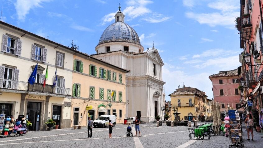 Léon XIV prend ses quartiers d&rsquo;été à Castel Gandolfo, là où François n&rsquo;a séjourné que trois jours !