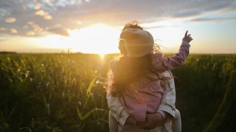 Une famille pour grandir : regards croisés sur l’enfance