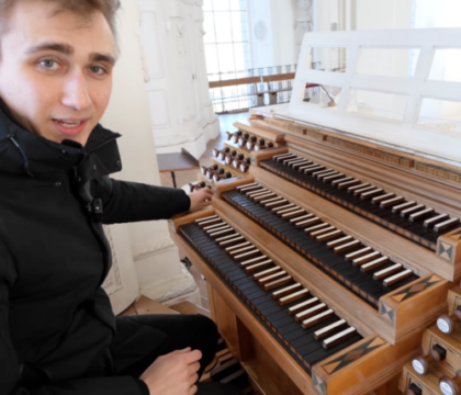 Paul Fey, le youtubeur qui explore les plus beaux orgues du monde… dont un joyau belge !