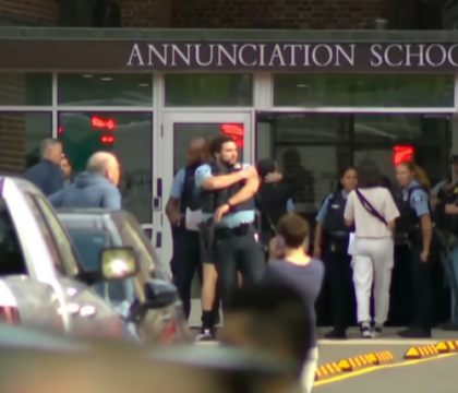 Fusillade dans une école catholique aux États-Unis, la douleur du Pape