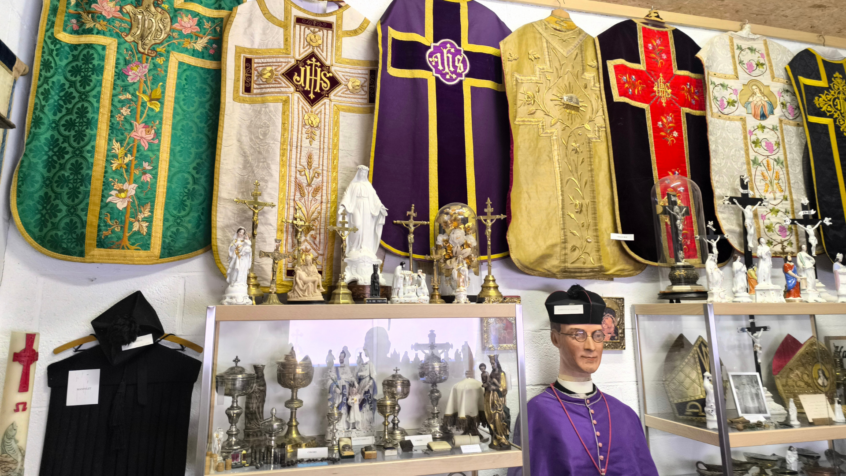 En Wallonie, un petit musée d&rsquo;objets religieux fait revivre la grande Histoire de l’Église