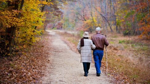 Rencontres en ligne, retraite paisible : deux regards croisés sur la vie