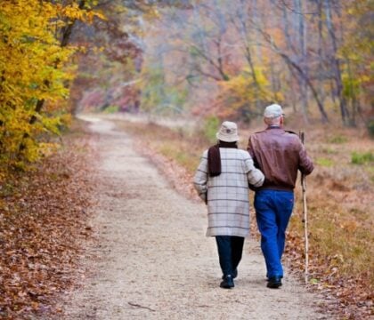 Rencontres en ligne, retraite paisible : deux regards croisés sur la vie