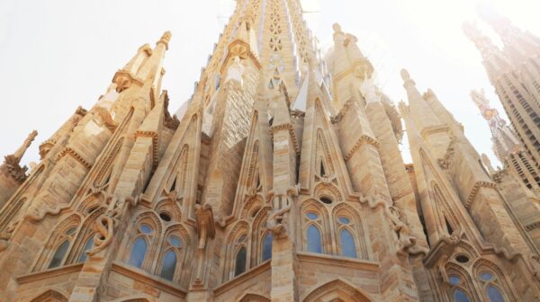 La Sagrada Família est désormais l&rsquo;église la plus haute du monde… mais quelle est la première belge ?