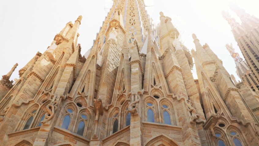 La Sagrada Família est désormais l&rsquo;église la plus haute du monde… mais quelle est la première belge ?