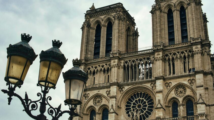 « Des pierres qui transpirent la foi »: le fort témoignage de l&rsquo;abbé Michel Teheux, de retour de Notre-Dame de Paris