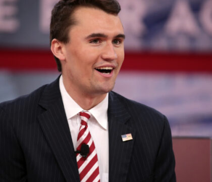 Assassinat de Charlie Kirk : Trump rend hommage à la foi de cet influenceur ultra-conservateur