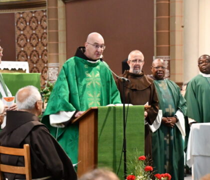 Mgr Terlinden installe une fraternité franciscaine à Saint-Gilles