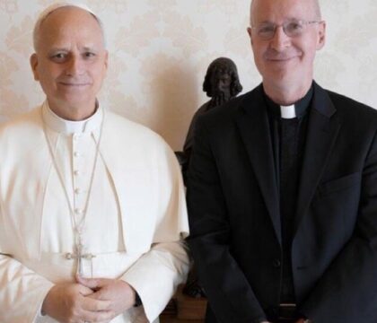 Le jésuite américain James Martin a rencontré le pape: « Léon XIV fera preuve de la même ouverture que François envers les catholiques LGBT »