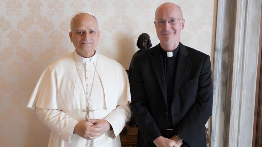Le jésuite américain James Martin a rencontré le pape: « Léon XIV fera preuve de la même ouverture que François envers les catholiques LGBT »
