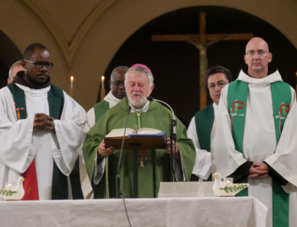 Au Chant d&rsquo;Oiseau, on a célébré le départ des franciscains avec émotion: « Ne restons pas enfermés dans la tristesse »