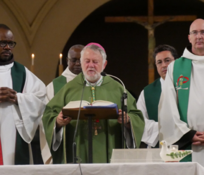 Au Chant d&rsquo;Oiseau, on a célébré le départ des franciscains avec émotion: « Ne restons pas enfermés dans la tristesse »