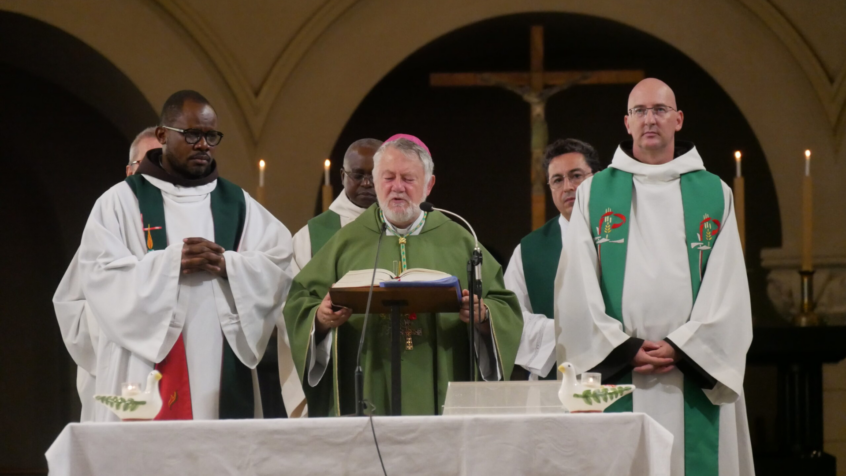 Au Chant d&rsquo;Oiseau, on a célébré le départ des franciscains avec émotion: « Ne restons pas enfermés dans la tristesse »