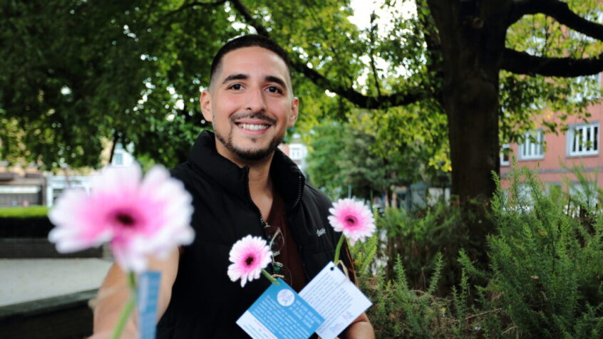 Une distribution géante de fleurs pour briser la solitude des aînés