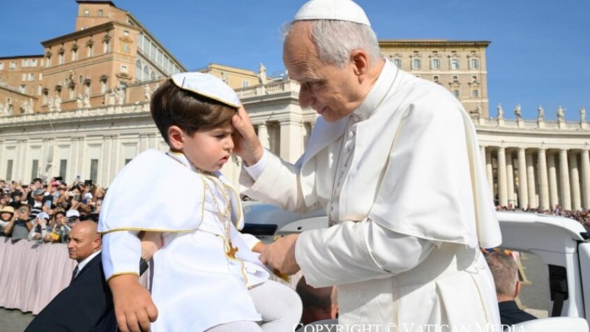 Rite tridentin, fidèles LGBT+, relations diplomatiques: que retenir de la première interview du pape Léon XIV ?