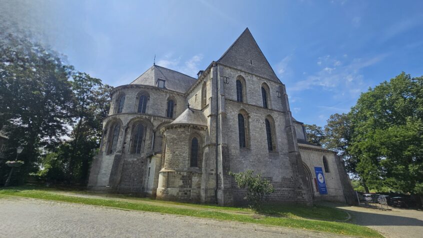 Mgr Terlinden s&rsquo;apprête à présider la messe de la Toussaint en Eurovision depuis Jodoigne 