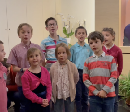 À Salzinnes, une chorale d’enfants chante la joie de croire avec Carlo Acutis