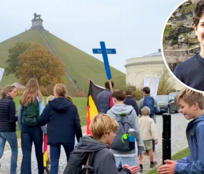 La première marche “Carlo Acutis” a mis en route 120 jeunes pèlerins de Ixelles à Bois-Seigneur-Isaac