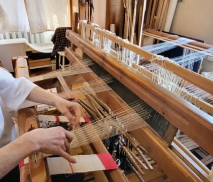 Reet Talimaa, artiste textile: « Quand je tisse, mon esprit est libre pour recevoir ce que Dieu me souffle à l’oreille »
