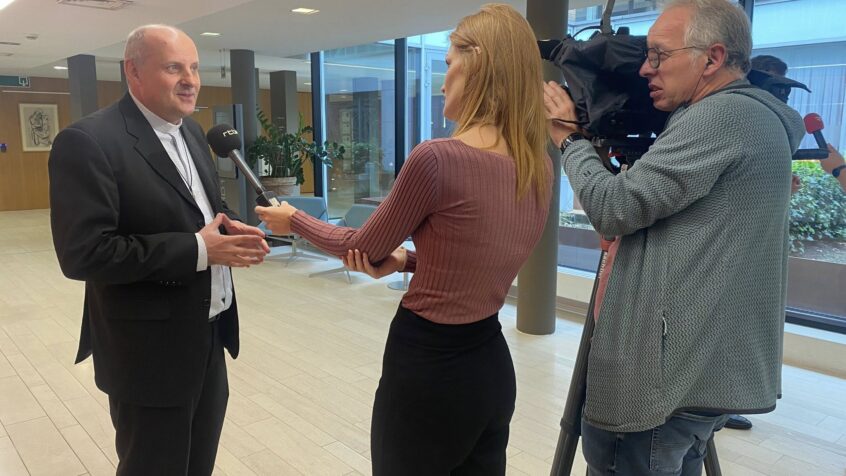 « C&rsquo;est assez rare pour des évêques », « un fameux double défi pour l&rsquo;Eglise »: la presse nationale a accueilli Mgr Rossignol et Mgr Lejeusne