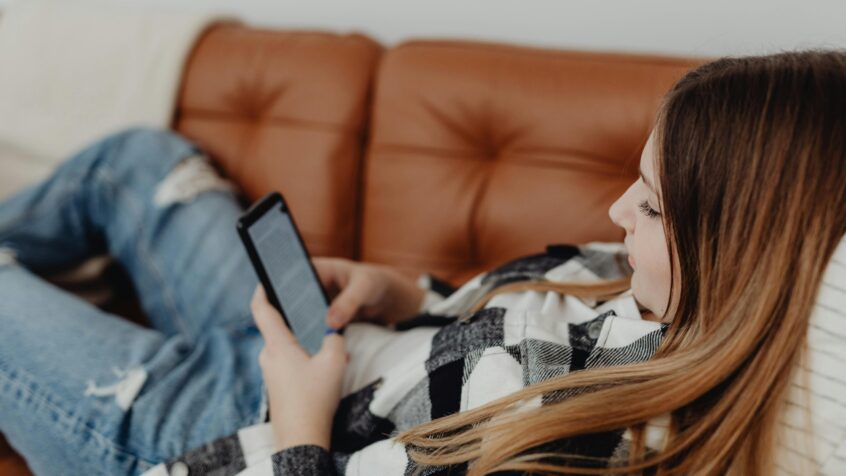 Les dangers de l’intelligence artificielle: « Ma puce » : quand ChatGPT devient le confident des ados