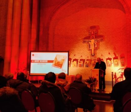 Mercredi Rouge à Bruxelles : la Basilique se pare de rouge pour les chrétiens persécutés