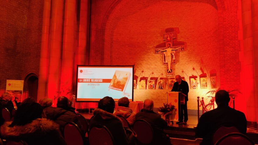 Mercredi Rouge à Bruxelles : la Basilique se pare de rouge pour les chrétiens persécutés
