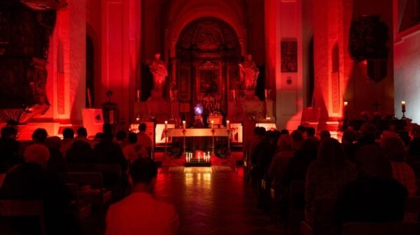 Persécution des chrétiens : pour la première fois, le Parlement européen s&rsquo;illuminera de rouge ce mercredi !