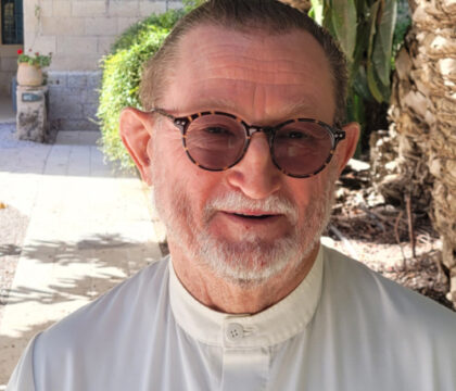 « Nous sommes ici aux racines de la foi chrétienne »: Rencontre avec frère Louis-Marie Coudray, prieur du monastère d’Abu Gosh, en Israël