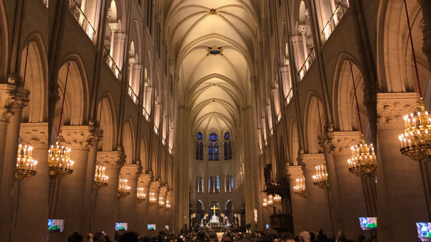 Opinion : Mais pourquoi Notre-Dame de Paris est-elle si pleine, et les autres églises si vides ?