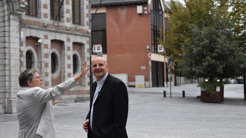 Organisé ou désordonné? Croissants ou pains au chocolat? Le futur évêque de Tournai se confie dans une vidéo décalée