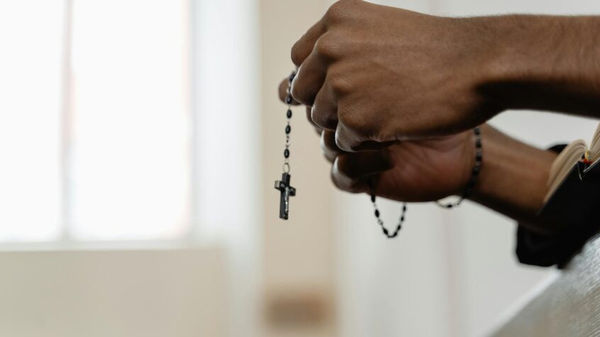 « Je pensais que Dieu m&rsquo;avait abandonné »: des détenus témoignent en réponse à la lettre des évêques de Belgique