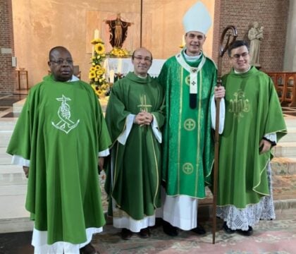 Mgr Terlinden installe le Père Lucas Soares de Freitas comme curé de Sainte-Alène