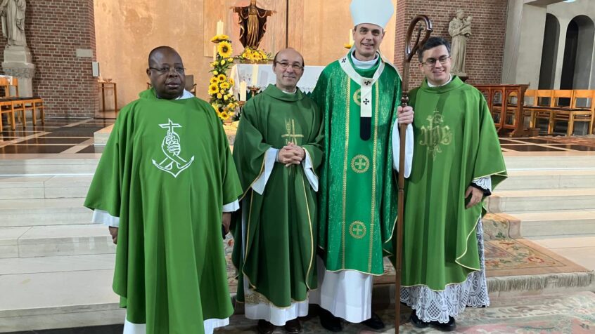 Mgr Terlinden installe le Père Lucas Soares de Freitas comme curé de Sainte-Alène