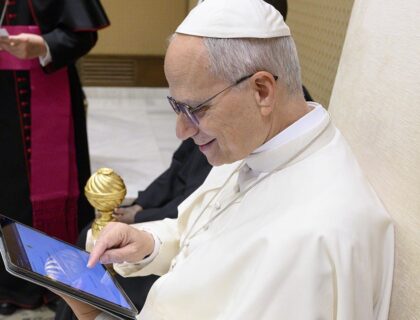 « L’accès à des données ne doit pas être confondu avec l’intelligence » : ce que dit le pape Léon de l&rsquo;IA