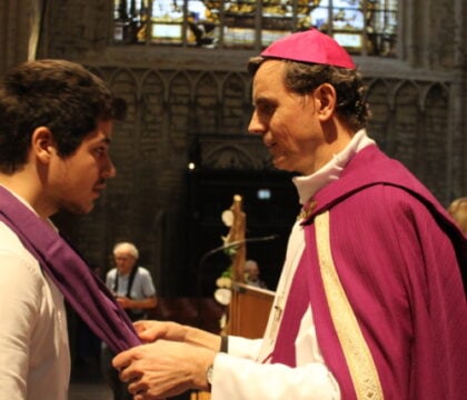 Forte hausse continue du nombre de baptêmes d&rsquo;adultes dans l&rsquo;Église catholique en Belgique