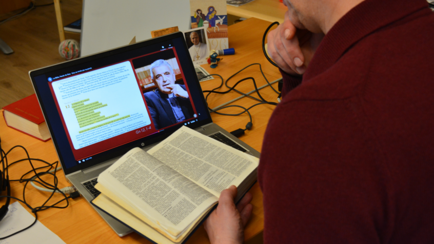 3 raisons de suivre la formation en ligne : « La Bible, Parole de Dieu »