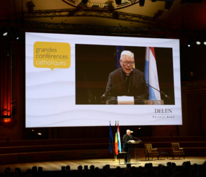 « Ceci est tout à fait banal mais ça vient du cœur »: aux Grandes conférences catholiques, le cardinal Hollerich a présenté une pastorale de la cathédrale