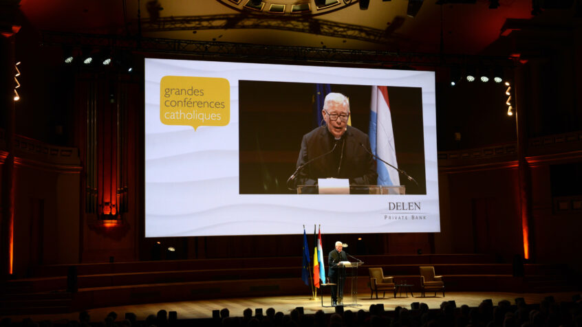 « Ceci est tout à fait banal mais ça vient du cœur »: aux Grandes conférences catholiques, le cardinal Hollerich a présenté une pastorale de la cathédrale