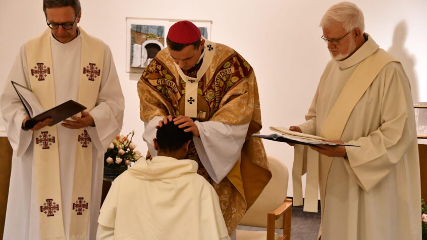 Le frère Jason Mary-Joseph ordonné diacre au cœur des Cliniques Saint-Luc