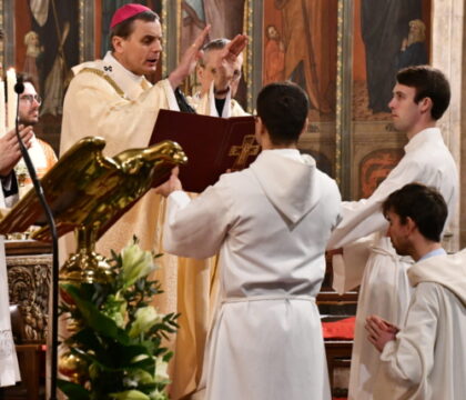 Martin van Breusegem ordonné diacre à l’église Notre-Dame des Victoires au Sablon de Bruxelles : « le signe du Christ serviteur »