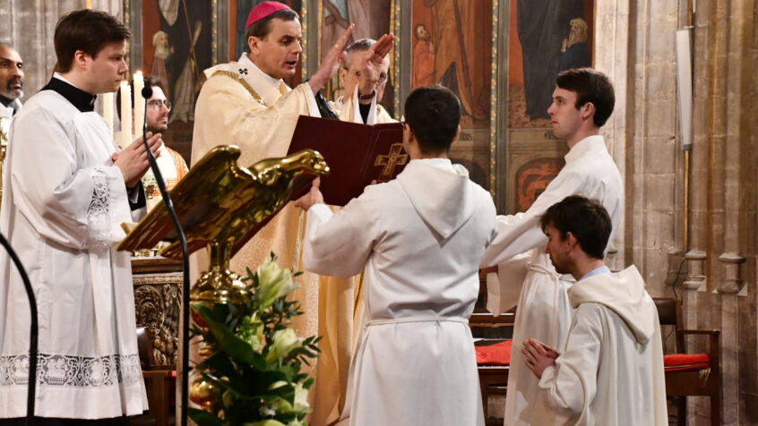 Martin van Breusegem ordonné diacre à l’église Notre-Dame des Victoires au Sablon de Bruxelles : « le signe du Christ serviteur »