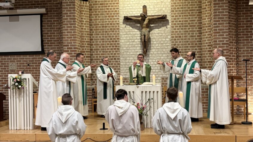 « Laissez-vous surprendre » : Mgr Fabien Lejeusne à la messe des étudiants à Louvain-la-Neuve
