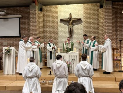 « Laissez-vous surprendre » : Mgr Fabien Lejeusne à la messe des étudiants à Louvain-la-Neuve