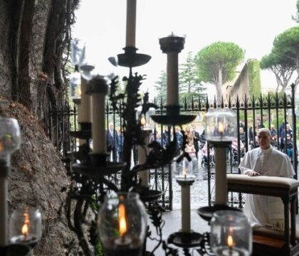 Le Pape à la grotte de Lourdes du Vatican pour la Journée mondiale du malade