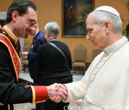 « Le Pape a trouvé mon uniforme très beau »: un des derniers Suisses d’église de Belgique reçu par Léon XIV